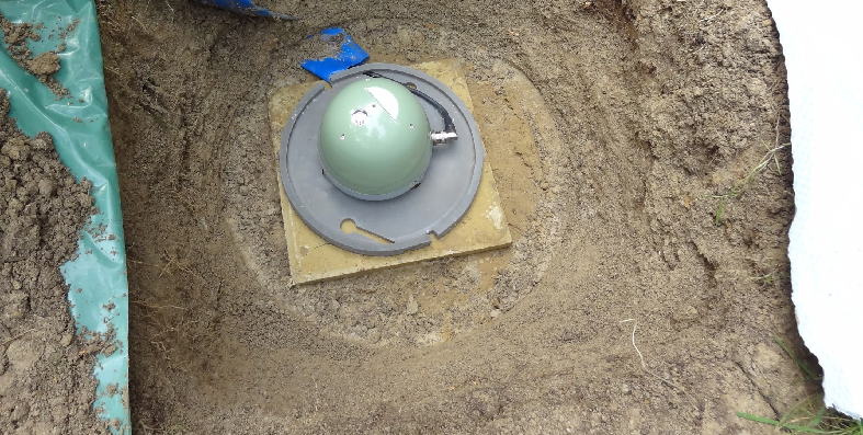 Surface broadband seismometer deployment in Saskatchewan, Canada